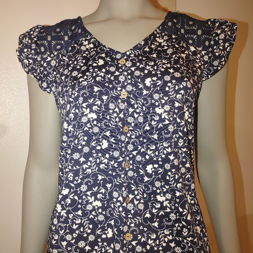 LOVE J BLOUSE SIZE M JUNIORS